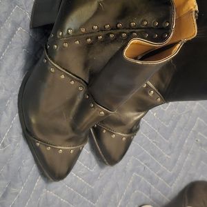 Report Black Leather Block Heel Boot
